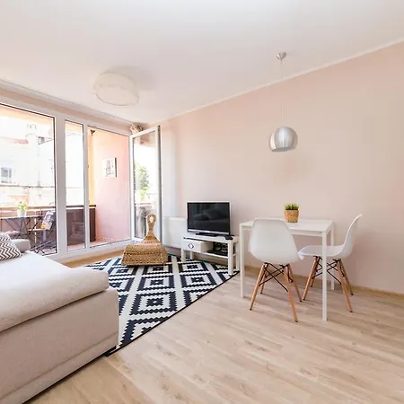 Old Town Apartment *